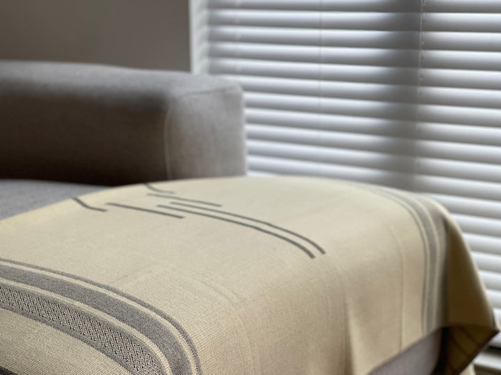 Equinoccio Throw Blanket - Cedar Brown