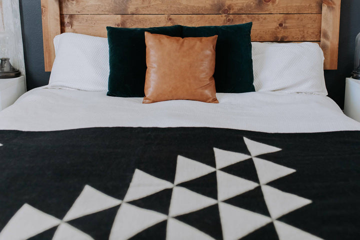 Nevado Blanket - Natural / Black - Beyond Borders Collective