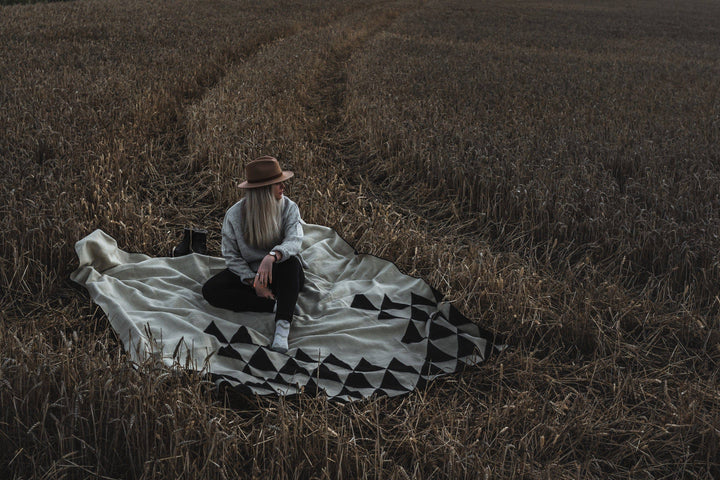 Nevado Blanket - Natural / Black - Beyond Borders Collective