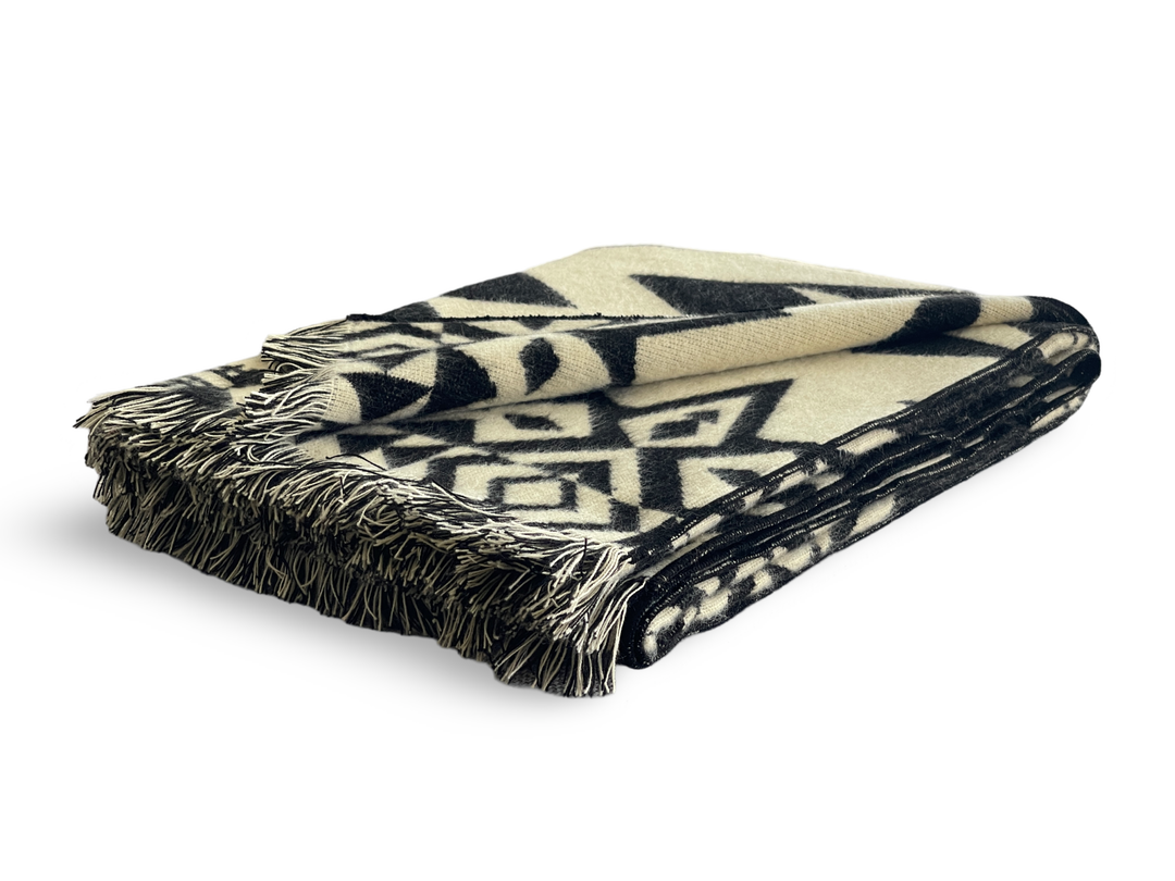 Awa Throw - Natural / Black