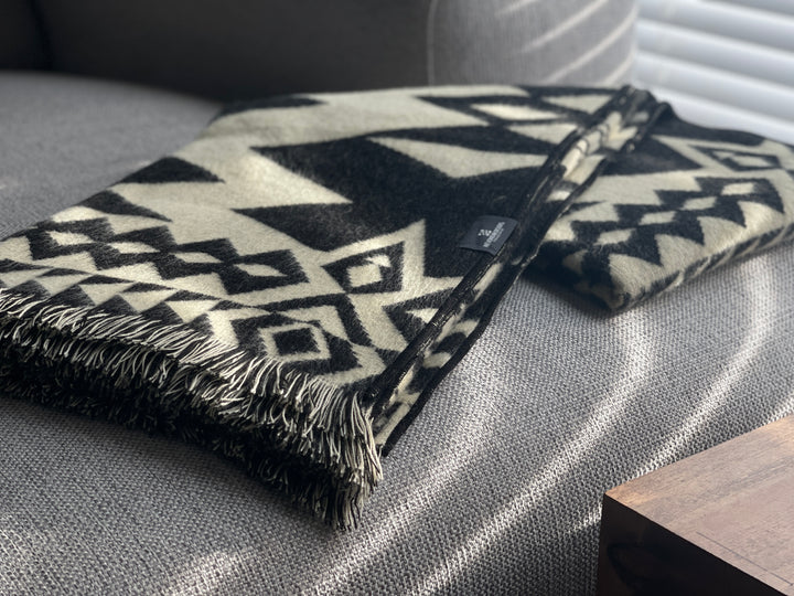 Awa Throw - Natural / Black