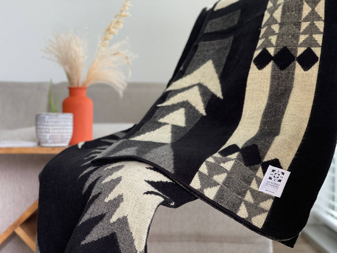 Loja Blanket - Natural / Black - Beyond Borders Collective