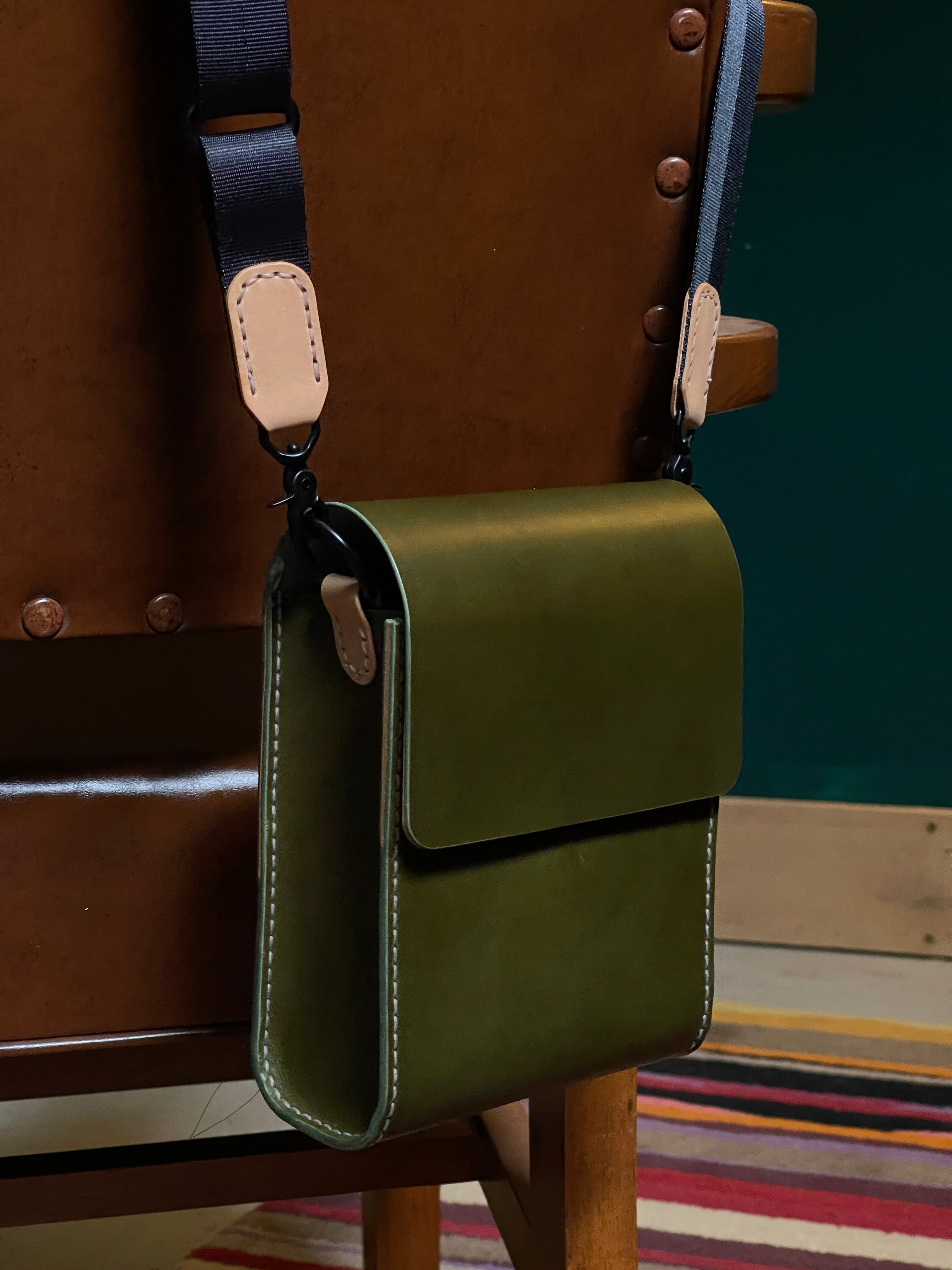 Giramondo Leather Crossbody Bag - Olive / Natural